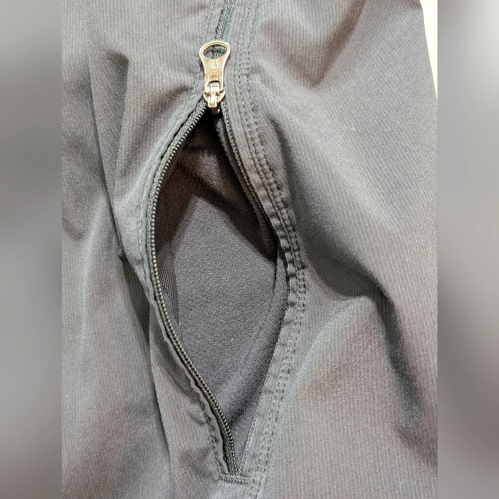 Lululemon Women's Black Unlined Jacket - 12 - Preloved - Picture 2 of 9